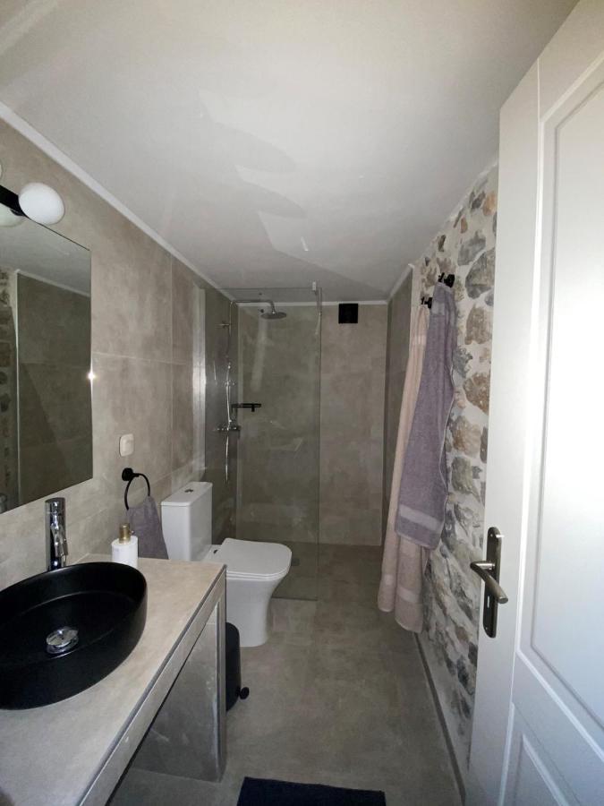 Englezena'S Guesthouse Leonidio Bagian luar foto