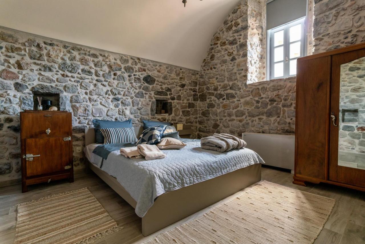 Englezena'S Guesthouse Leonidio Bagian luar foto