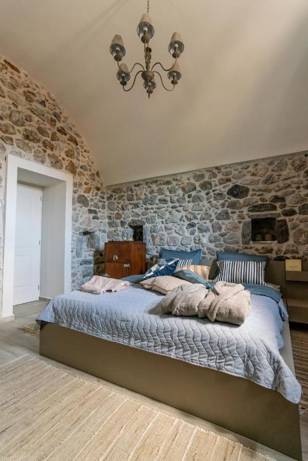 Englezena'S Guesthouse Leonidio Bagian luar foto